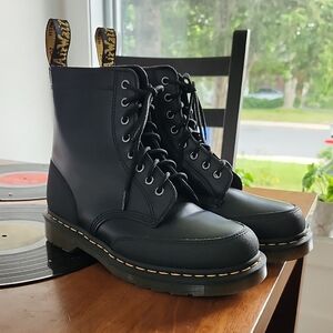 NWOT Black Dr. Martens 1460 Guard Boots  8UK, 9USM, 10USL